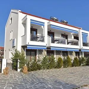 https://azur-apartments-nikiti-halkidiki.hotelschalkidiki.net